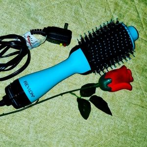 Revlon 🌻hair dryer brush blue